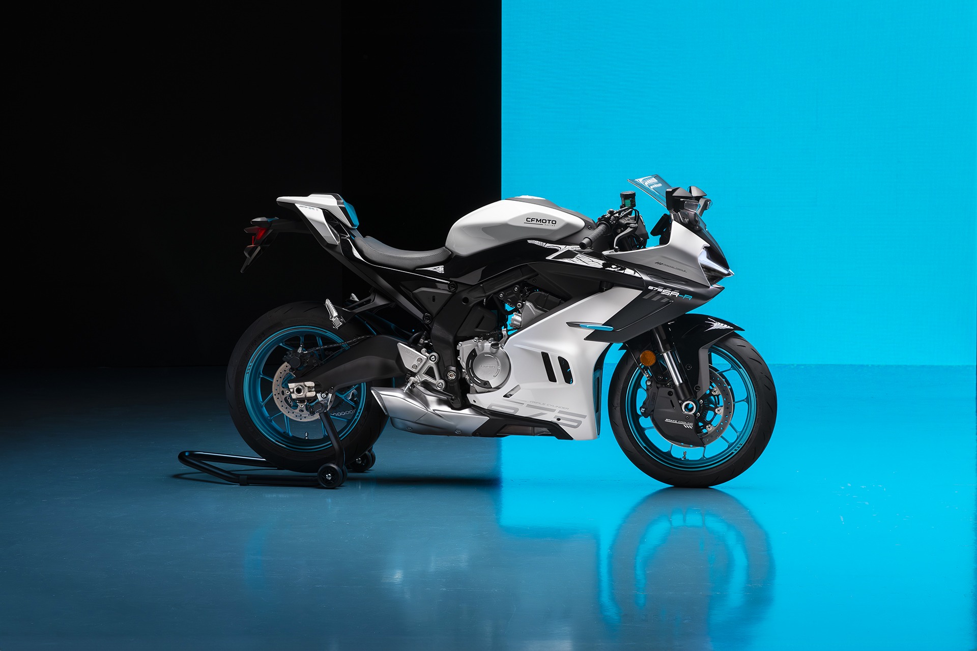 La CFMoto 675SR-R est la Daytona R que vous auriez aimé que Triumph fabrique