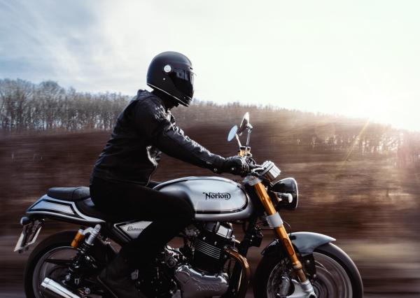 Un Norton Commando 961