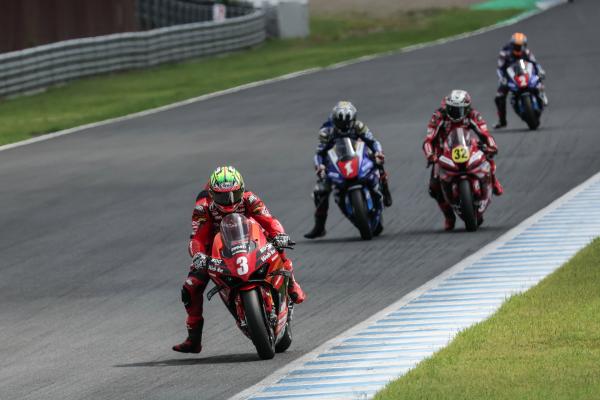 Ryo Mizuno au guidon de sa Ducati Panigale V4 R
