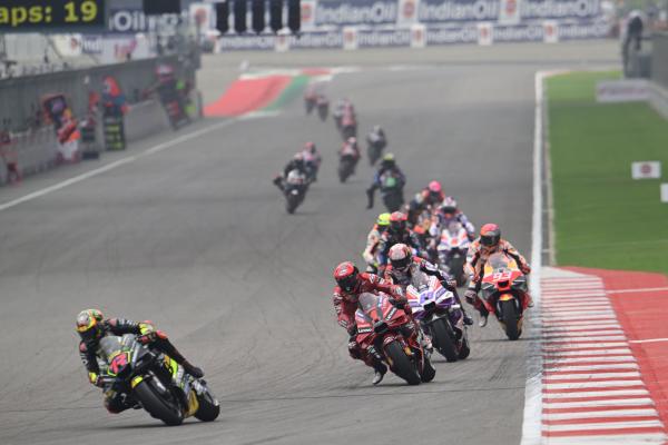 Marco Bezzecchi mène le Grand Prix d'Inde MotoGP 2023. - L'or et l'oie