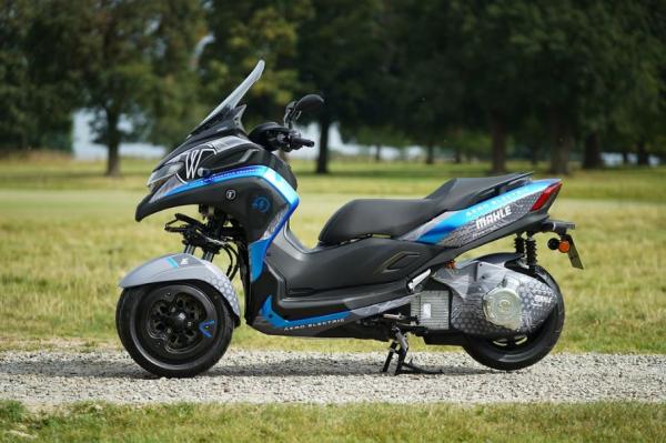 Concept de moto blanche