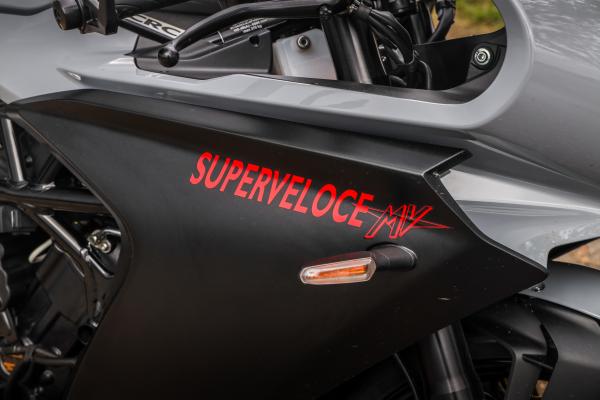 MV Agusta Superveloce - détail du carénage
