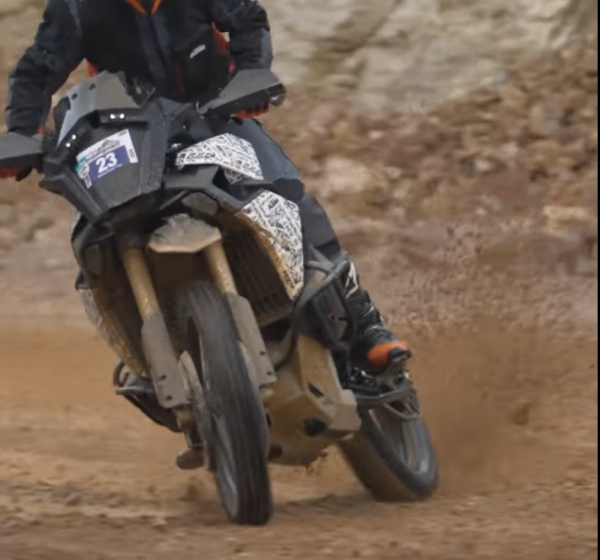 Le prototype KTM AMT à l'aspect sauvage brise le couvercle avec la boîte de vitesses automatique