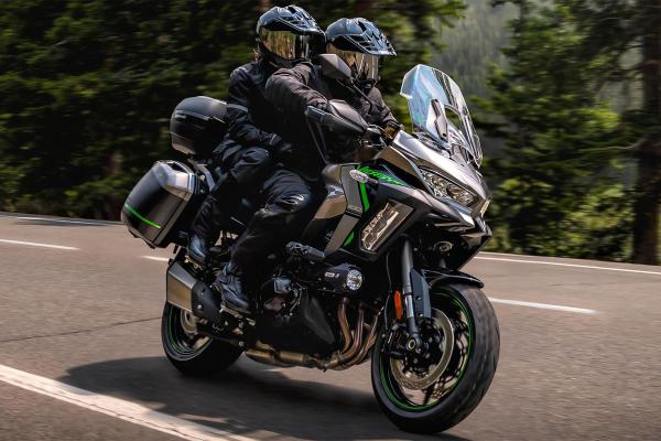 Une moto de tourisme
