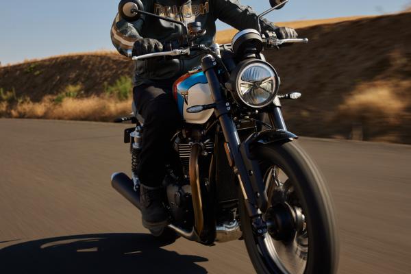 Photo d'action de la Triumph Speed ​​Twin 900