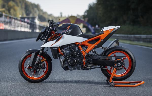 La nouvelle KTM 990 Duke R 2025