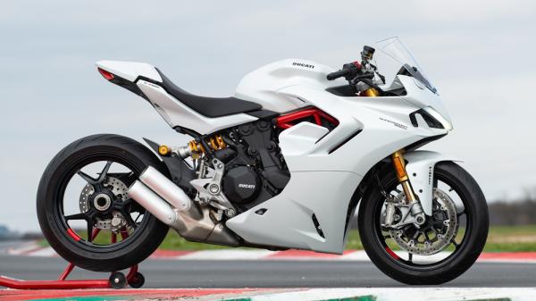 Examen de la visière baissée de la SuperSport 950 S 2021