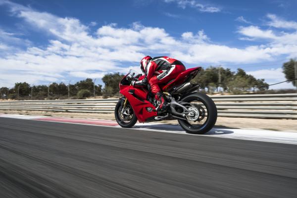 Ducati Panigale V2 S 2025 - conduite