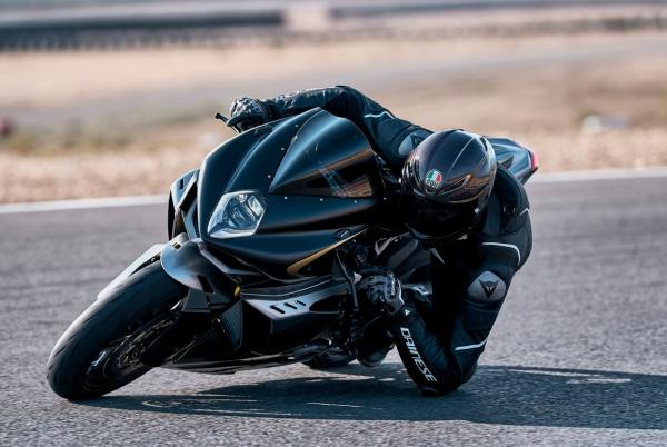 MV Agusta F3 Competizione en bonne voie
