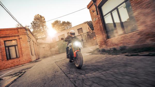 La nouvelle Yamaha XSR900 en action