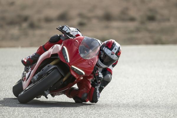 Ducati Panigale V2 S 2025 - conduite