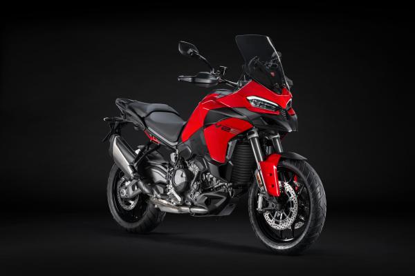 La nouvelle moto utilise le nouveau moteur bicylindre en L de 890 cm3