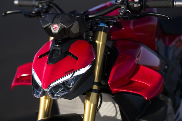Le Ducati Streetfighter V4 2025 est plus proche que jamais de Panigale ...