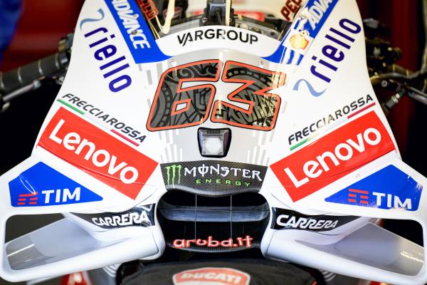Francesco Bagnaia teste le vélo