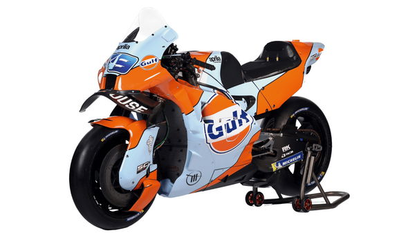 Le trackhouse 2025 Raconge Racing Aprilia avec Gulf Livery