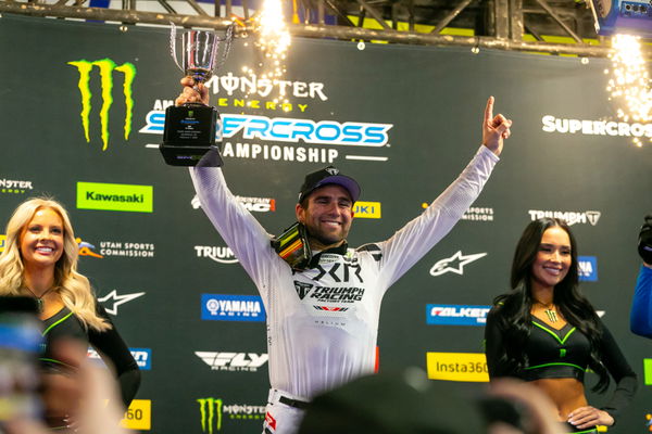 Jordan Smith sur le podium AMA Supercross