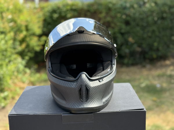 Le casque de moto Ruroc Eox Raw en carbone
