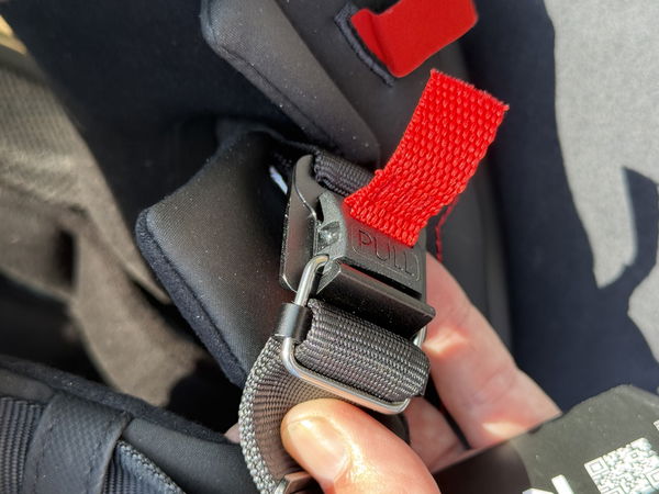 Le système Fidlock est toujours l'un des grands inconvénients du casque.