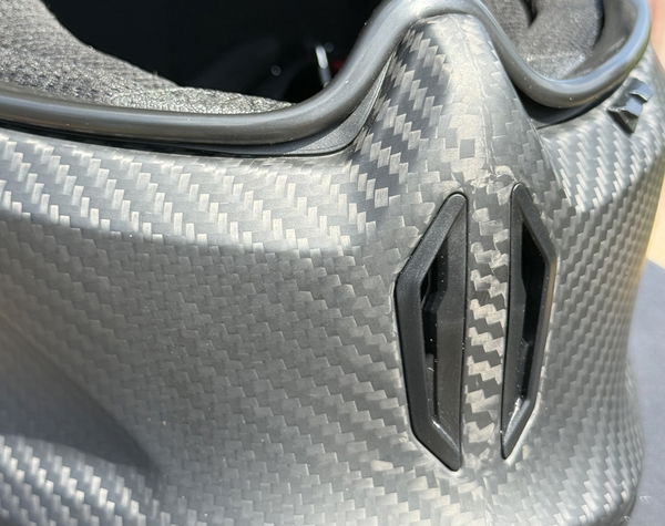 Le menton se trouve sur l'eox ruroc