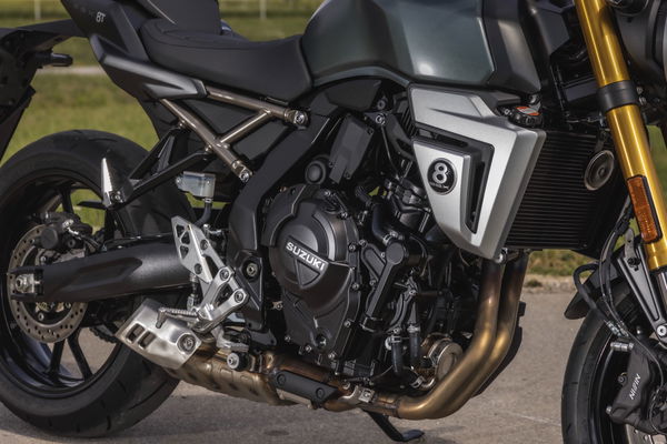 Le moteur et la marque à 8 balles du vélo