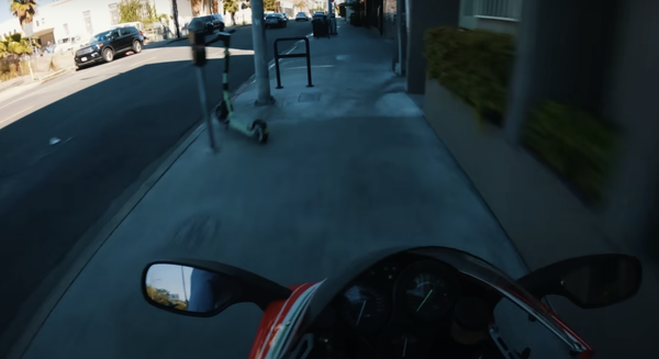 Rouler sur le trottoir moins conseillé