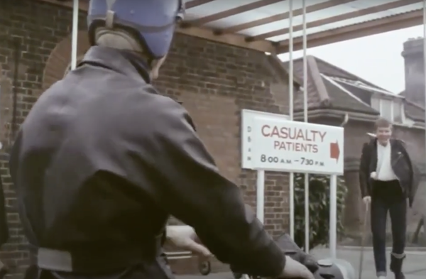 Le film de sécurité de moto "Look… Signal… manœuvrer…"