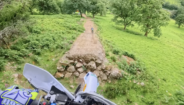 Boulon frappant l'un des 90 pieds