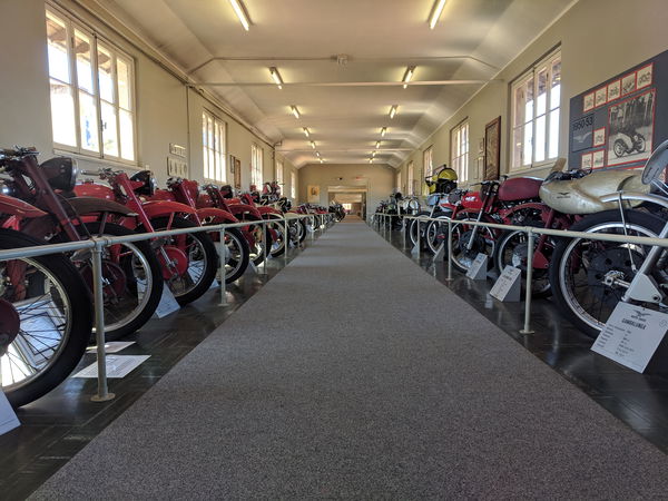 Le musée n'était guère plus qu'un couloir de radoue