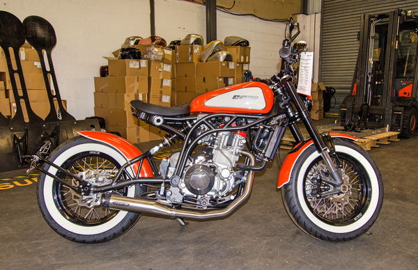 Ce bobber CCM est l'un des nombreux vendus aux enchères