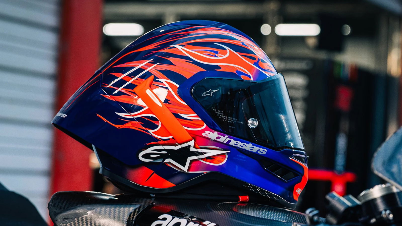 Alpinestars lance le casque Flyte S-R10 en édition limitée et les bottes Supertech R