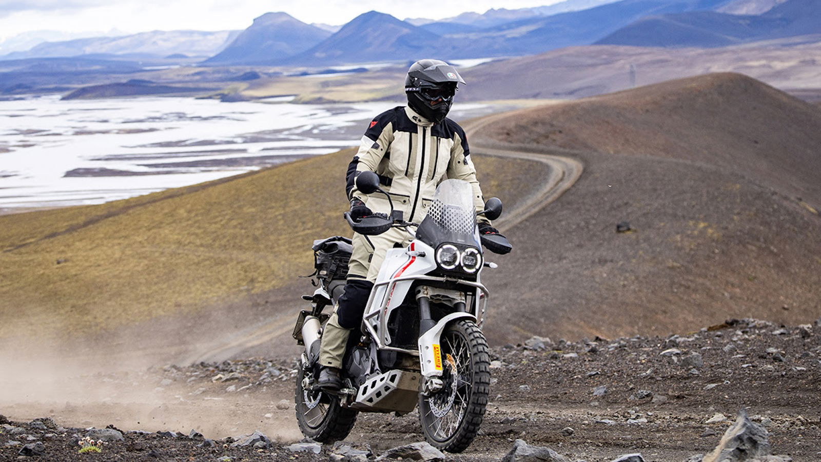 Dainese dévoile sa collection d'équipements de tourisme et d'aventure 2025