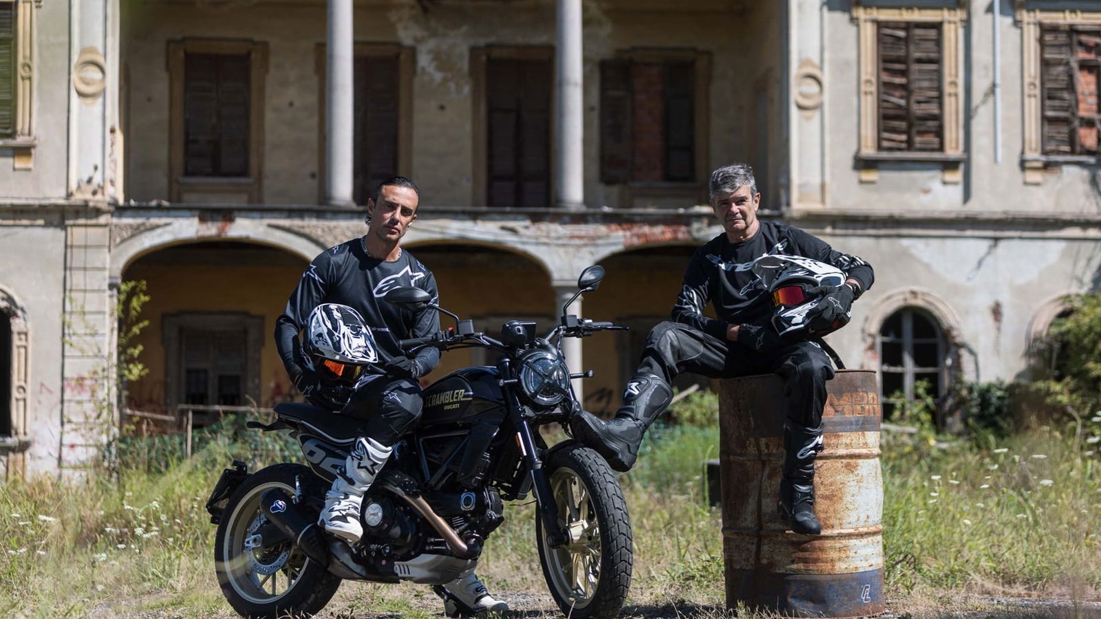 Des pilotes italiens établissent un nouveau record du monde Guinness sur une Ducati Scrambler