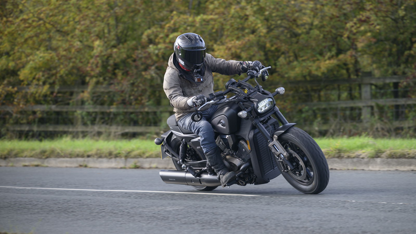 Examen, détails, spécifications et caractéristiques du QJ Motor SRV 600 V (2025)