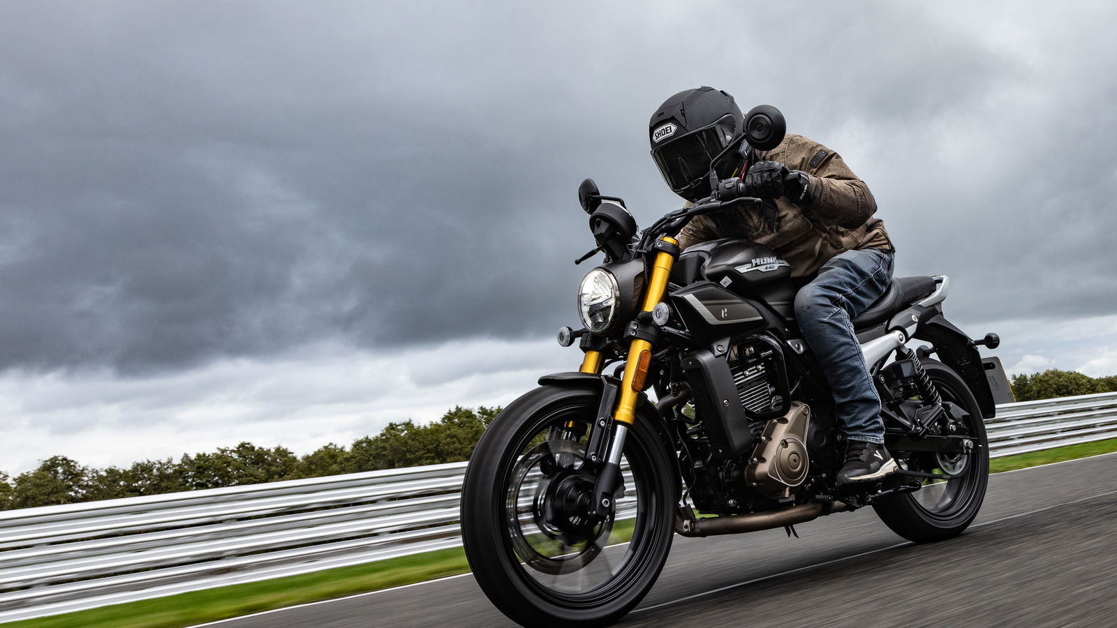 Hero Hunk 440 (2025) examen, spécifications, détails et fonctionnalités