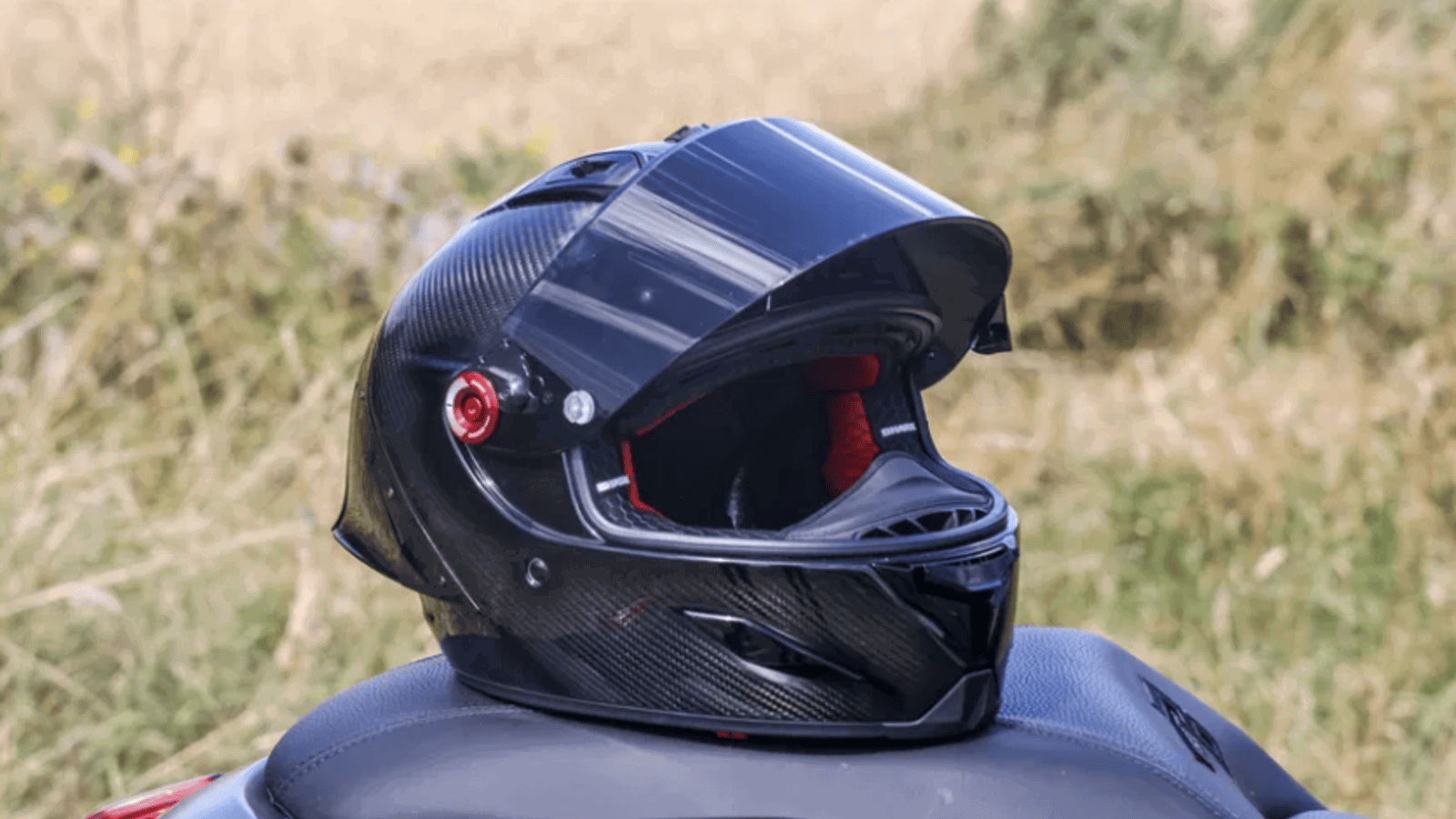 La FIM approuve trois casques pour courir selon les règles d'homologation 2026