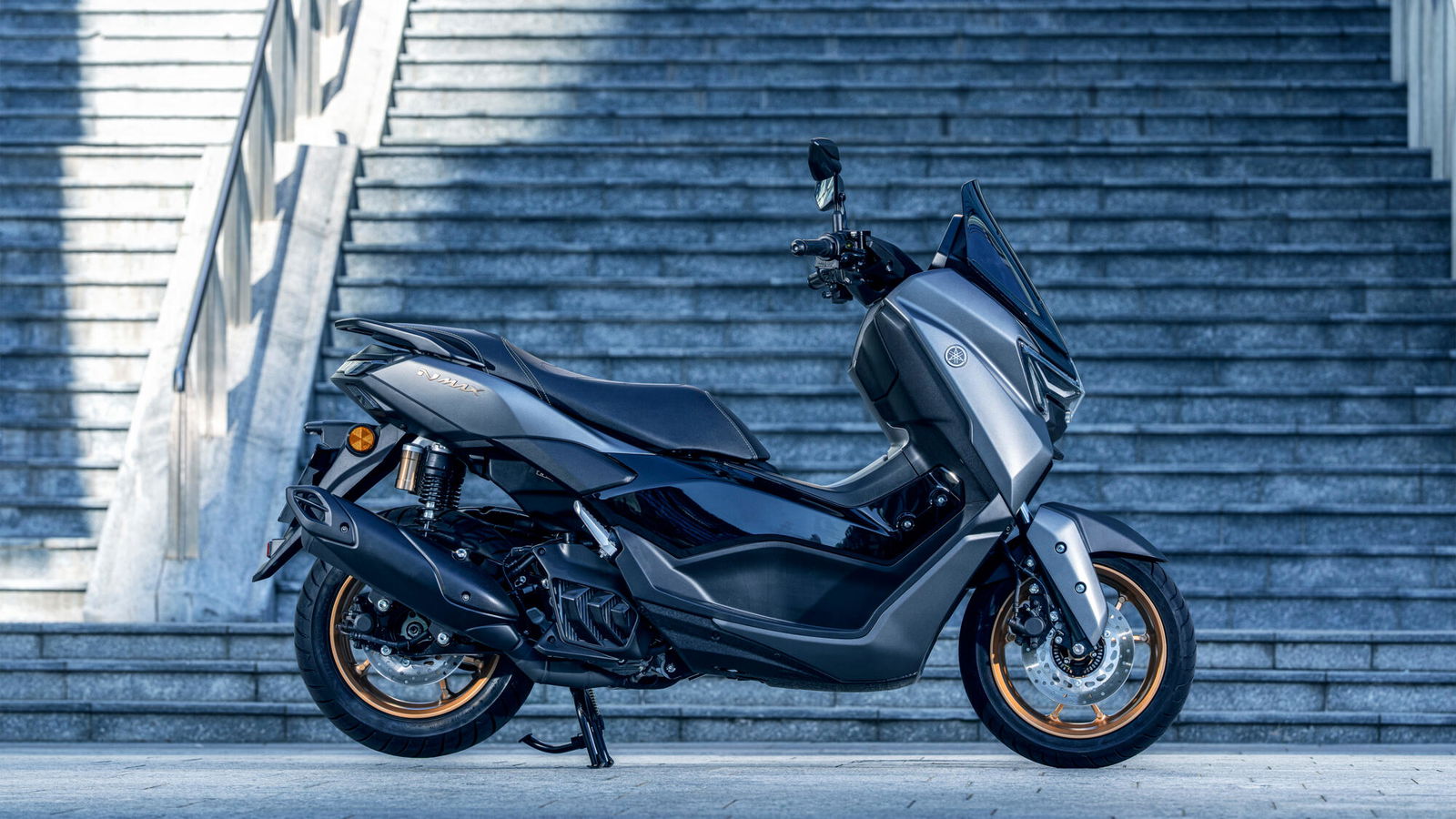 Le Yamaha NMAX 155 Tech MAX 2026 bénéficie de performances supplémentaires et de nouveaux modes de conduite