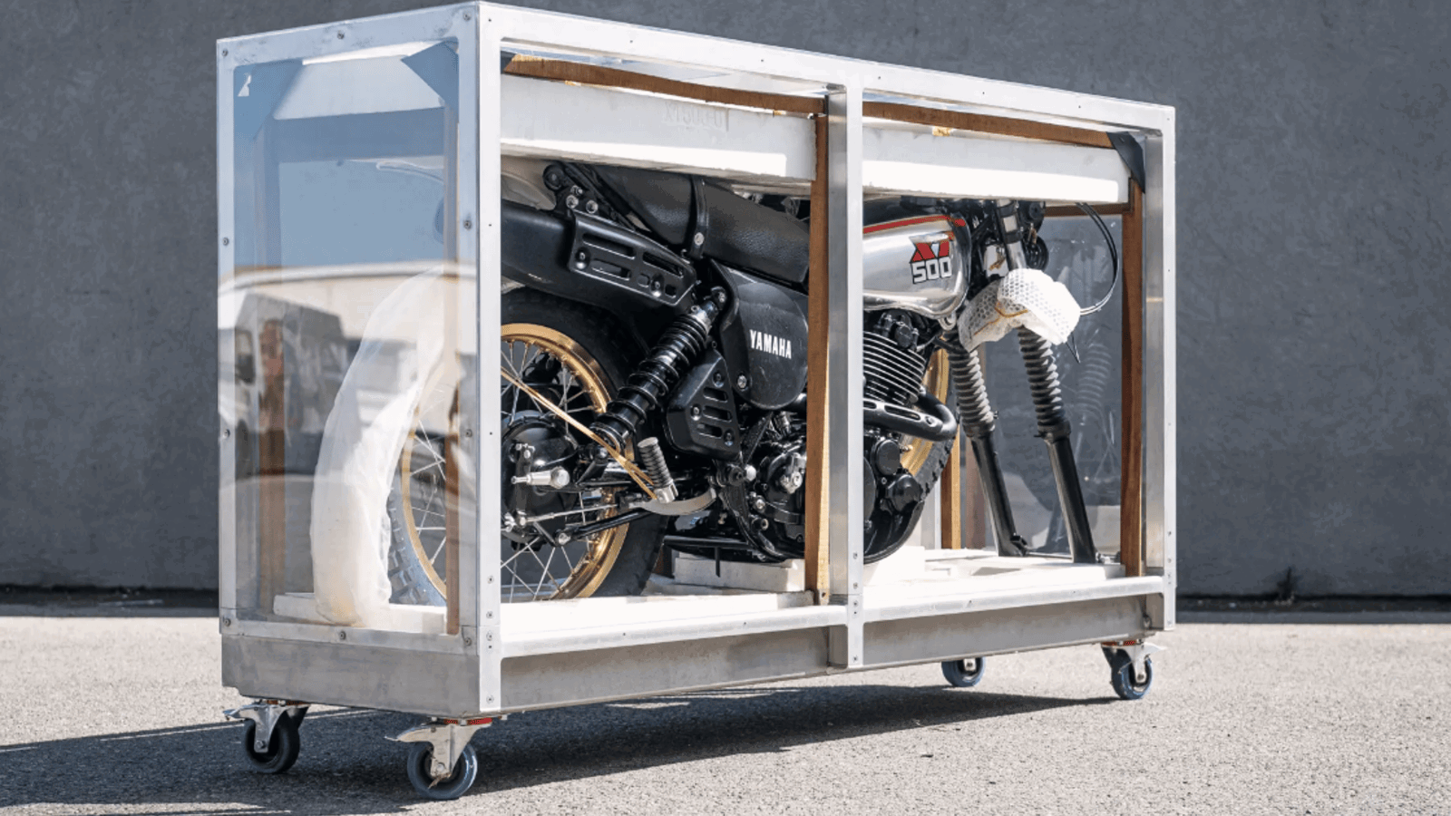 Le Yamaha XT500 encore dans sa boîte brise le prix estimé aux enchères