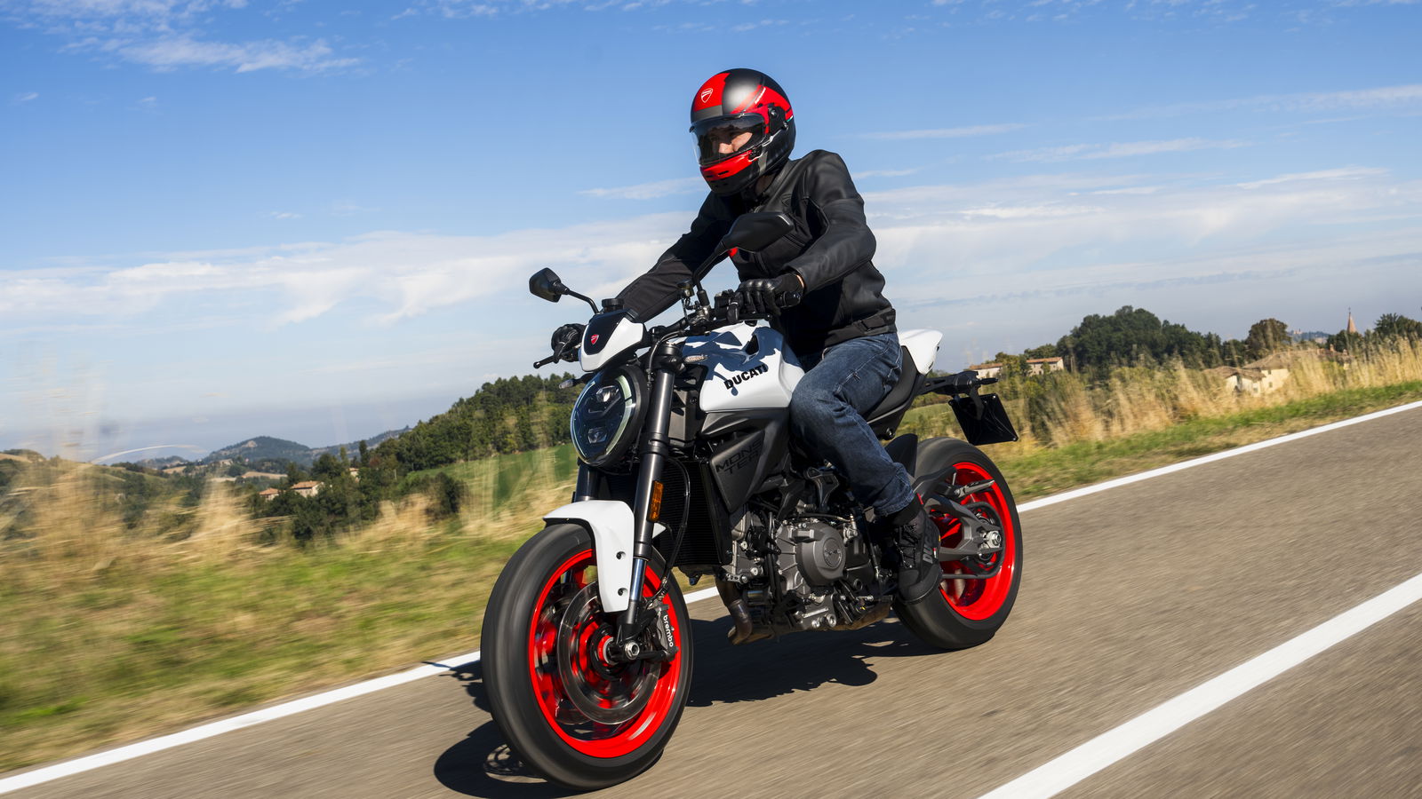 Spécifications, caractéristiques et détails de la Ducati Monster 2026