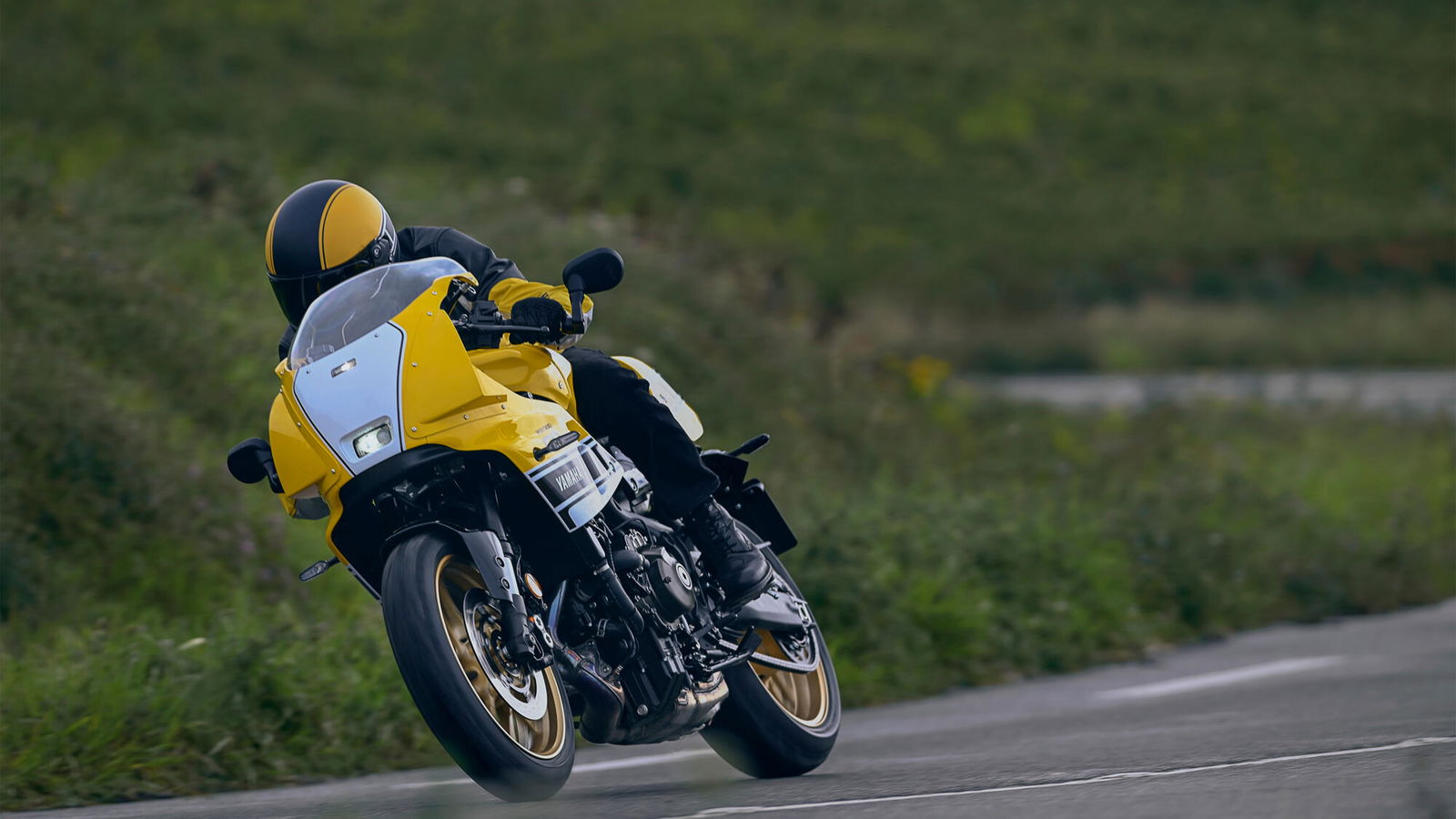 Spécifications, détails et caractéristiques de la Yamaha XSR900 GP 2026