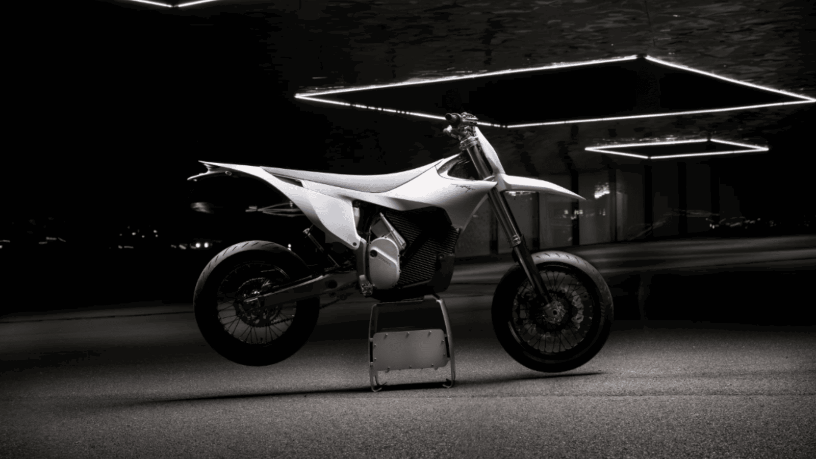 Stark élargit sa gamme électrique avec un nouveau modèle de supermotard homologué pour la route