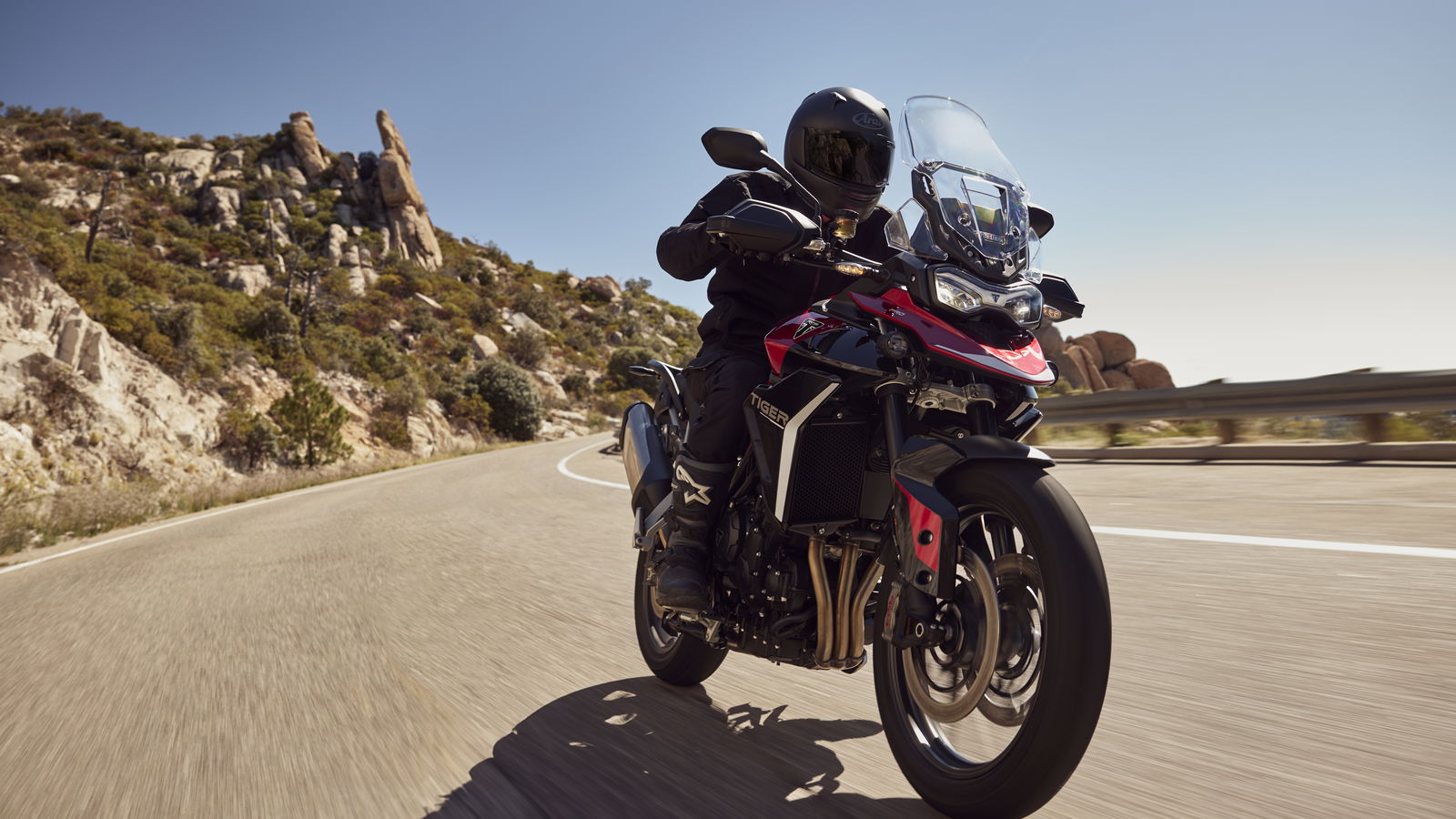Triumph Tiger 900 GT Pro, Rally Pro disponible avec échappement Akrapovic gratuit