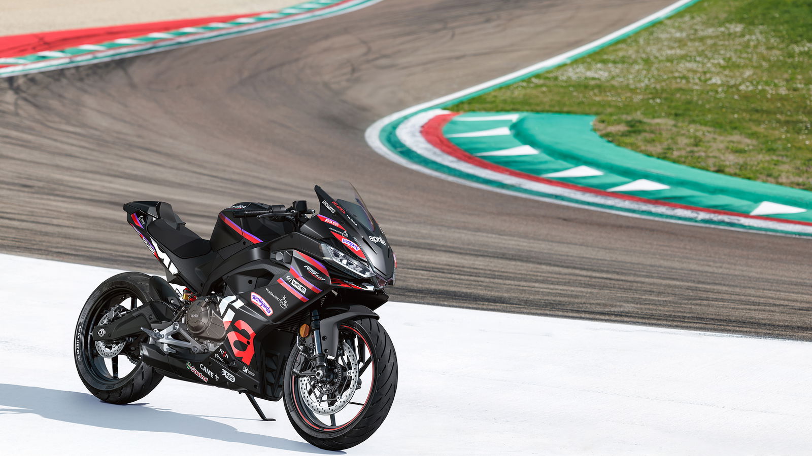 Aprilia ajoute à la gamme RS457 avec une nouvelle réplique inspirée du GP