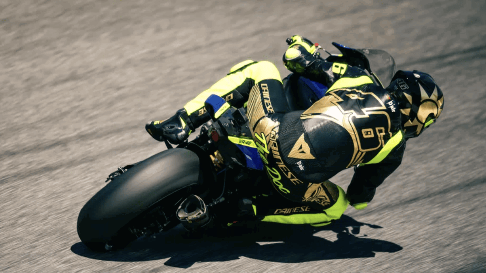 Début des ventes aux enchères des cuirs et du casque du 46e anniversaire de Valentino Rossi