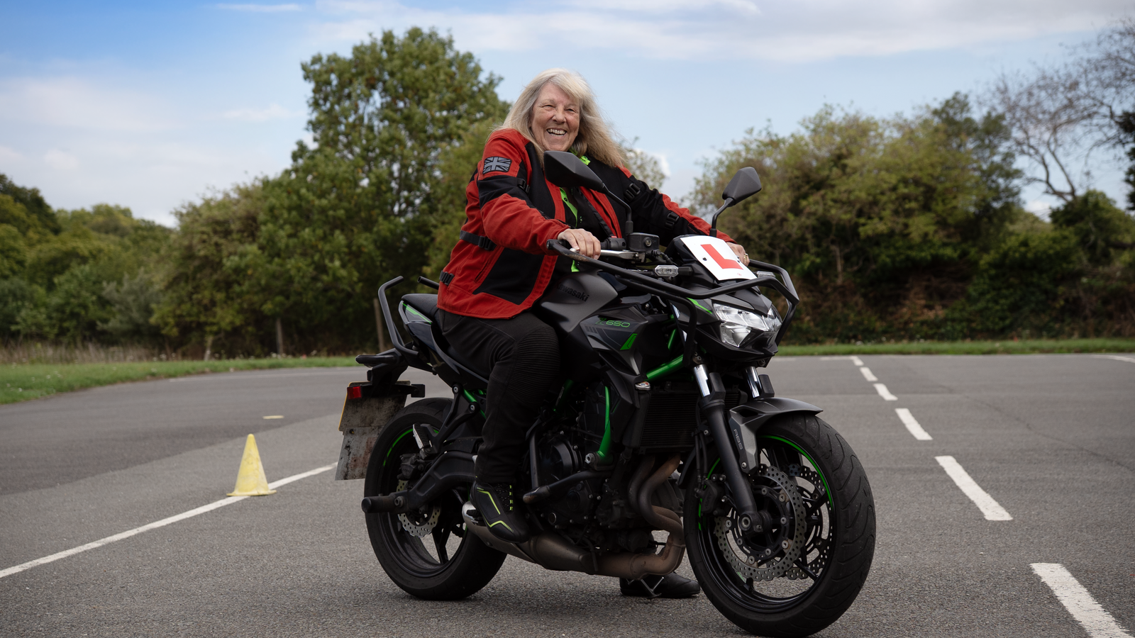 Linda Pilbeam, 71 ans, prouve qu'il n'est jamais trop tard pour se lancer dans la moto