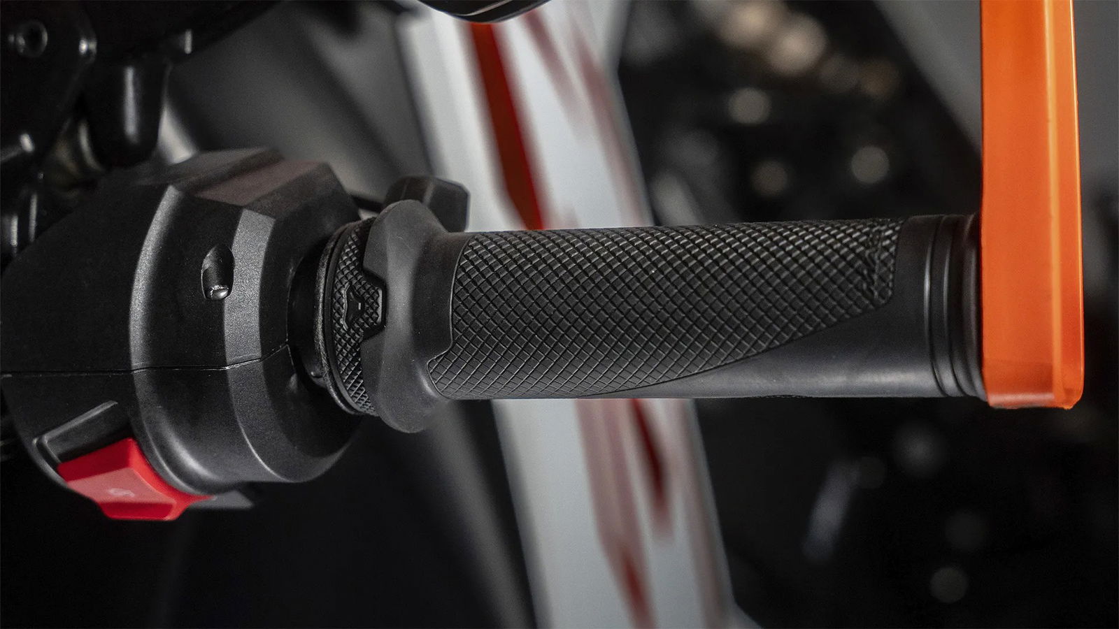 Macna dévoile de nouvelles poignées chauffantes Bluetooth avec contrôle total du corps