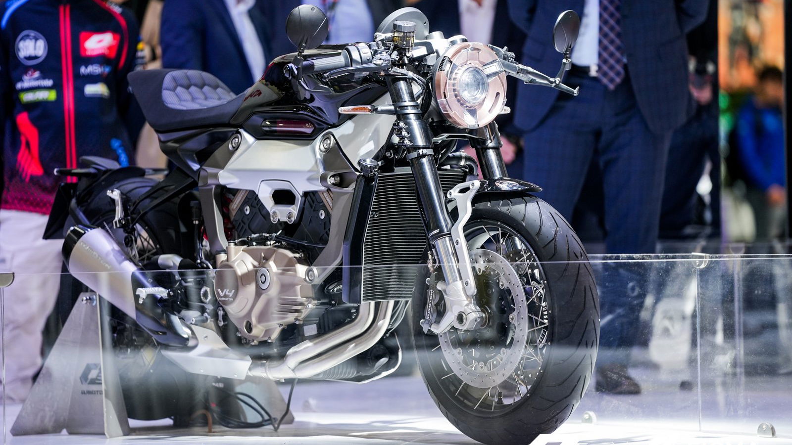 QJMotor dévoile l'EQVVS 600 Cafe Racer à l'EICMA 2025