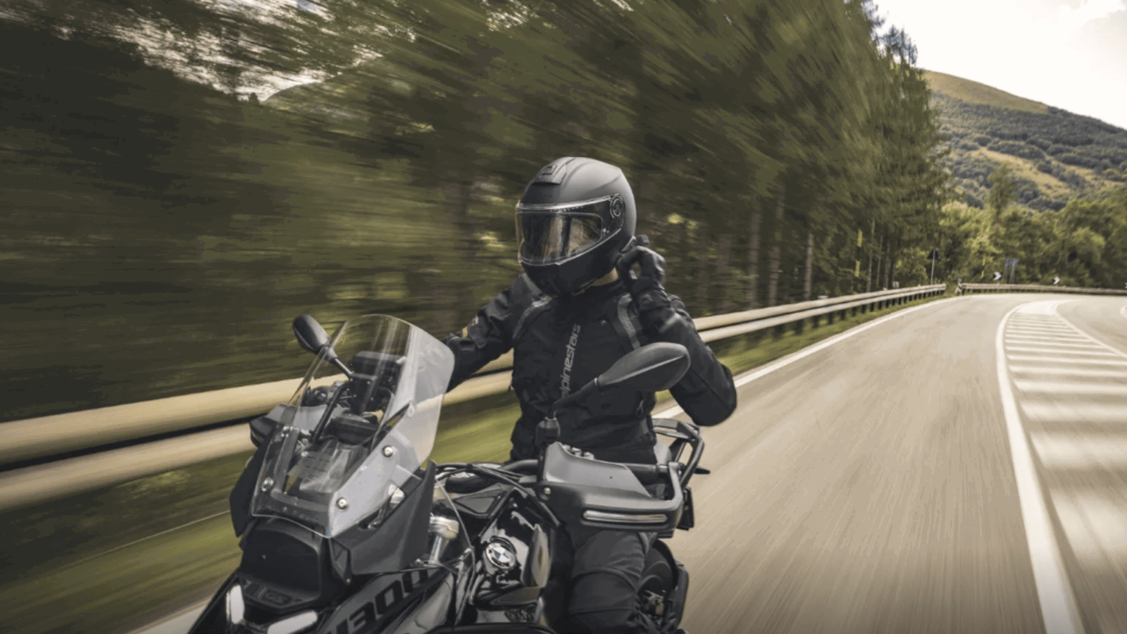 Schuberth dévoile le casque de moto C5 Active Noise Cancellation