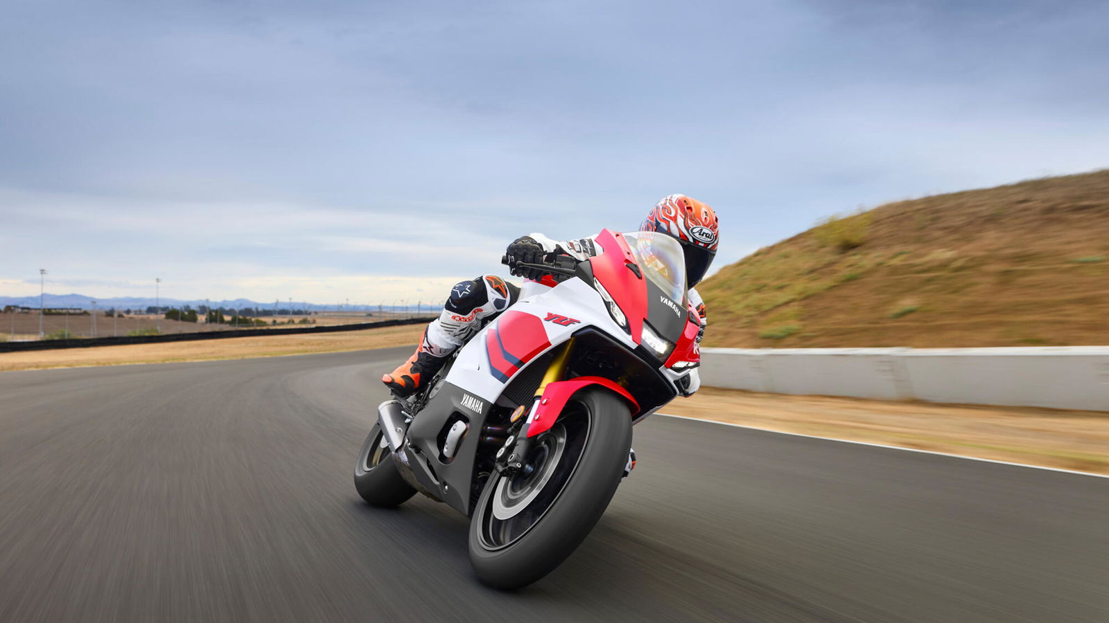 Spécifications, détails et caractéristiques de la Yamaha R7 2026