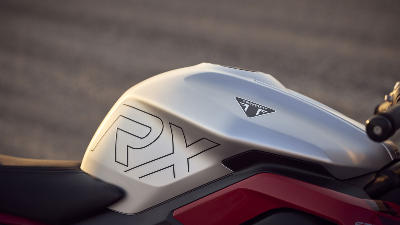 Triumph lance les modèles Street Triple 765 RX et Moto2 2026