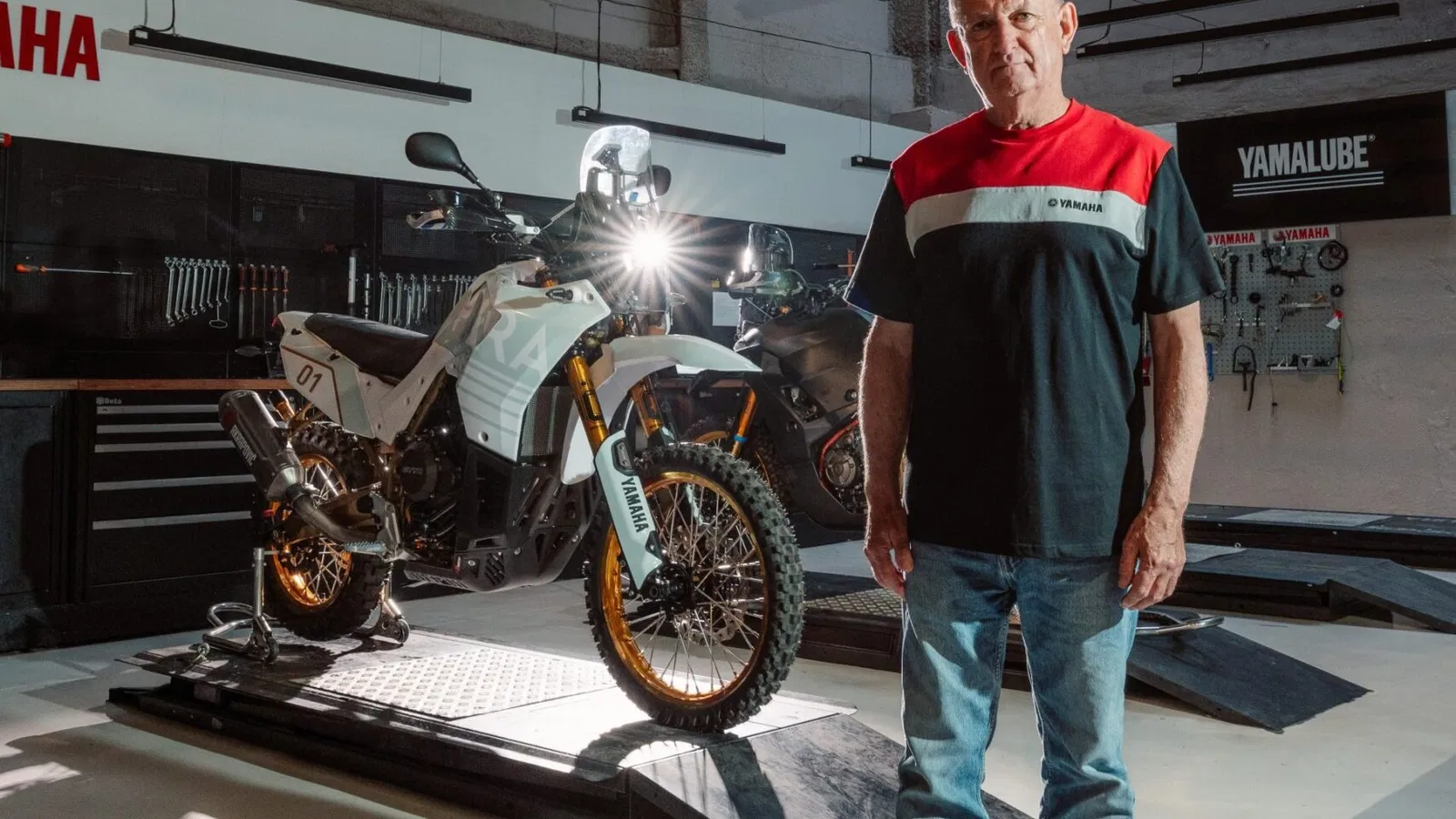 Un ancien ingénieur du MotoGP construit la superbe Yamaha Tenere 700 Pura 01